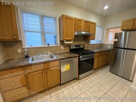 Building Photo - 1028 Fellsway