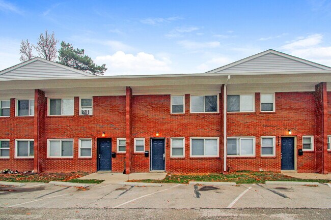 Building Photo - Charming 2 Bed, 1 Bath Apartment in Indianapolis - Don't Miss Out!