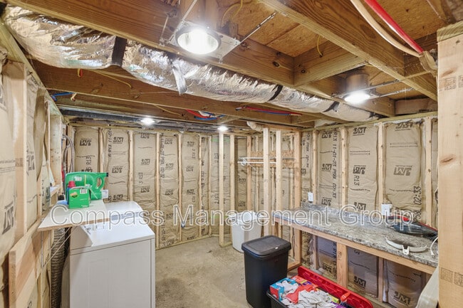 Building Photo - 3227 E 5th Ave