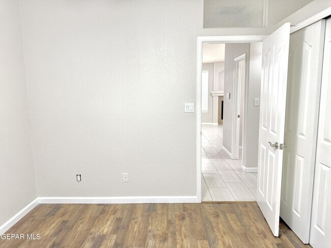 Building Photo - 12749 Tierra Salas Dr