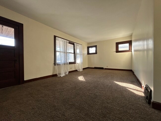 Building Photo - 4406 Gifford Ave