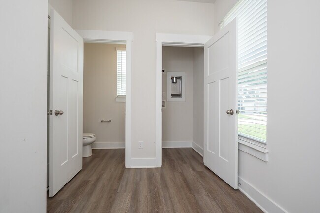 Building Photo - Modern 3BR/2.5BA Townhome with Main-Level Suite and Loft, located in prime Taylors Location! $220...