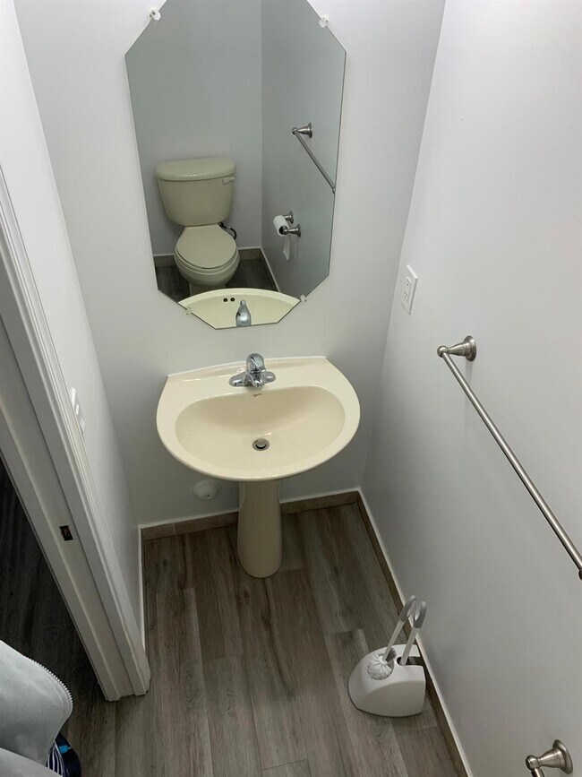 Building Photo - 2663 SW 82nd Ave