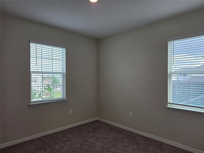 Building Photo - 2865 High Pointe St