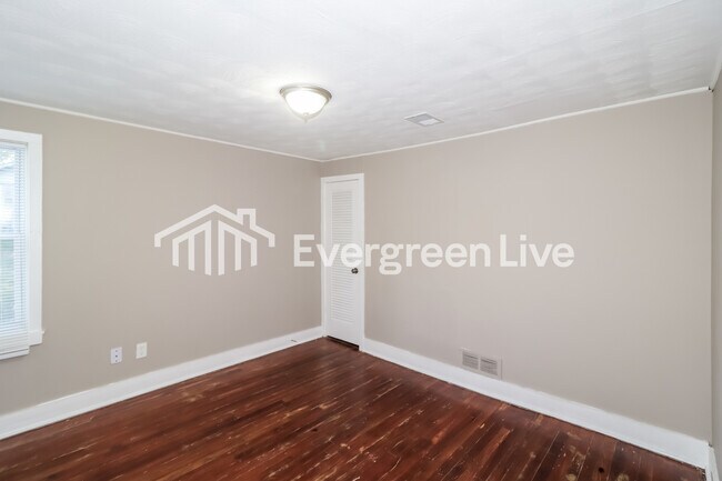 Building Photo - 4033 Clearpool Circle Rd