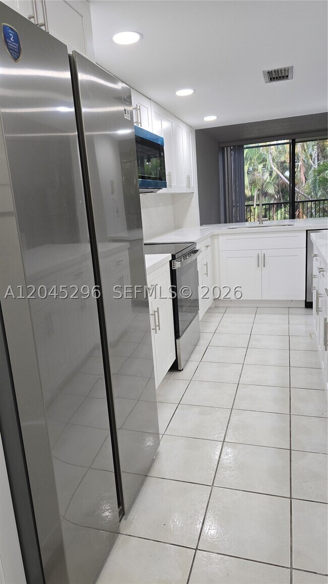 Building Photo - 2810 SW 87th Ave