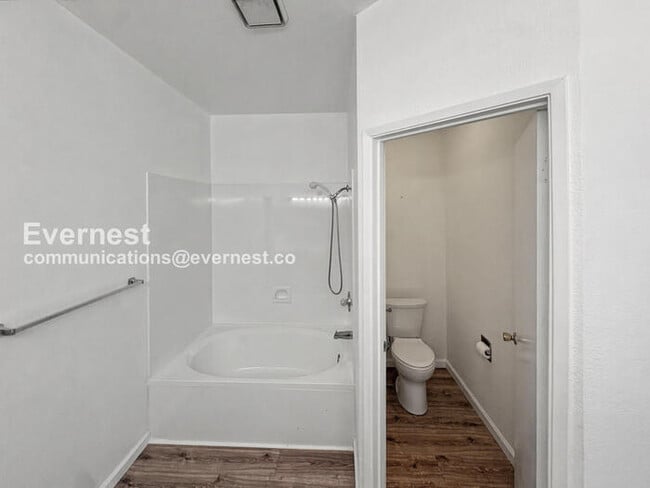 Building Photo - 1424 Market St