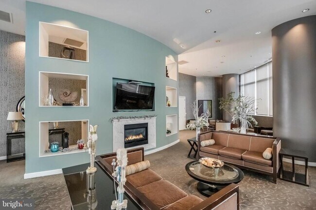 Building Photo - 5750 Bou Ave