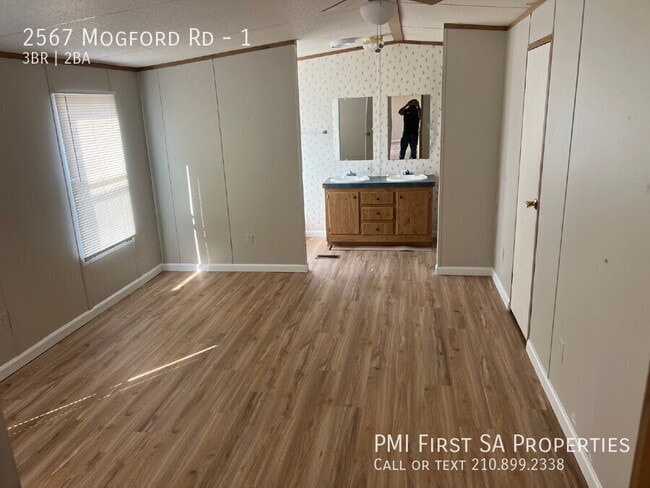 Building Photo - 2567 Mogford Rd