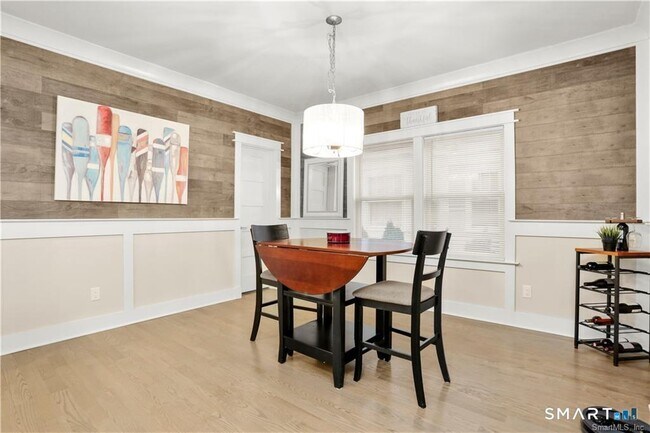 Building Photo - 69 Weed Ave