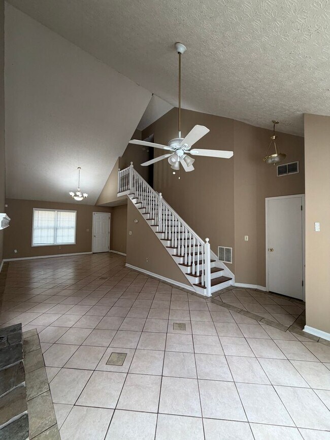 Building Photo - Charming Two-Story Home on a Corner Lot in Jonesboro