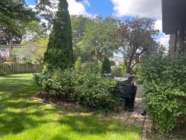 Building Photo - 1925 E Waverly Ln