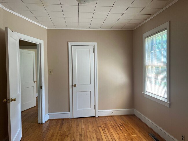 Building Photo - 2-Bedroom, 2-Bathoom Brick Home ***RENT SPECIAL: 1-MONTH FREE RENT!!!***