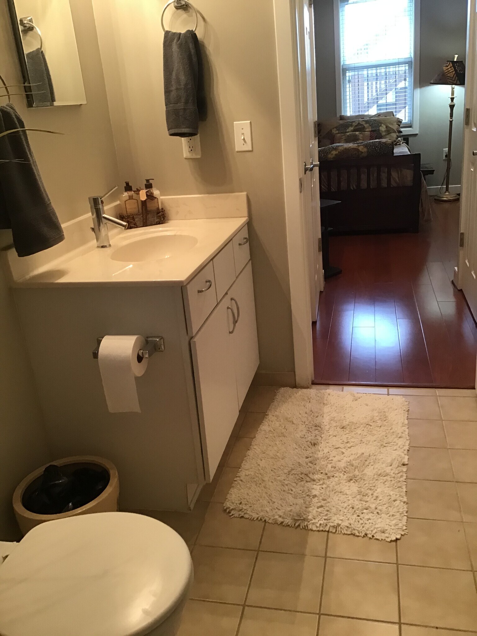 Large sink with double entrance - 1425 5th St NW