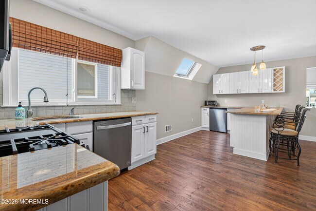 Building Photo - 13 Clearwater Way