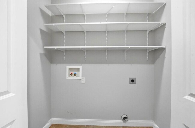 Building Photo - 5805 Mahon Dr