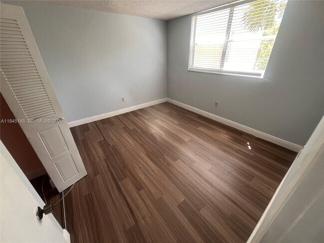 Building Photo - 1820 SW 81st Ave