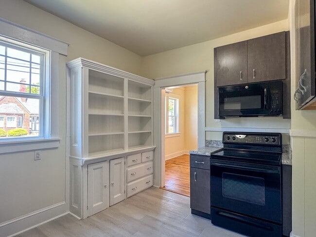 Building Photo - 1014 Hamilton Ave