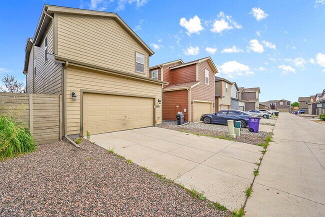 Building Photo - $2,850.00 - 3 Bedrooms, 2.5 Bathrooms, Sin...