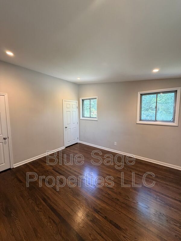 Building Photo - 205 Juniper Rd