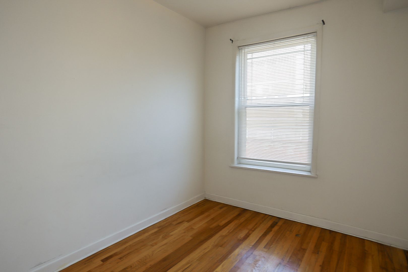 Building Photo - 1507 W Barry Ave