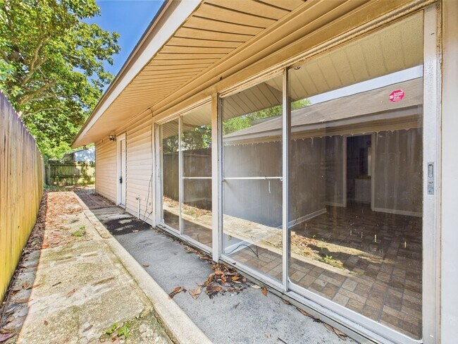 Building Photo - 513 Fox Run Ave