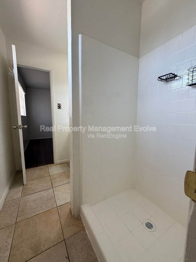 Building Photo - 3926 W Bethany Home Rd