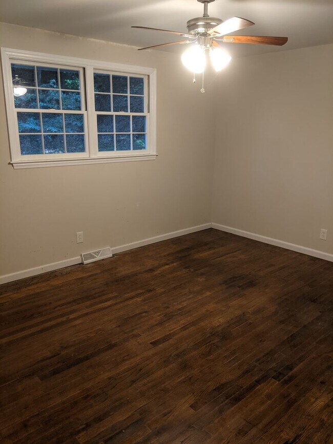 Building Photo - 529 Hillsborough St