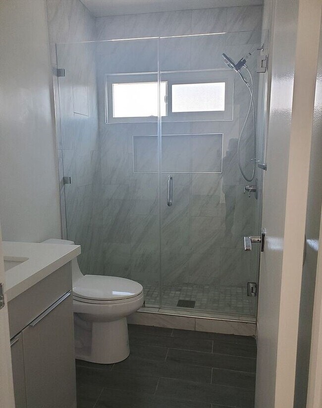 Building Photo - 1333 W 36th Pl