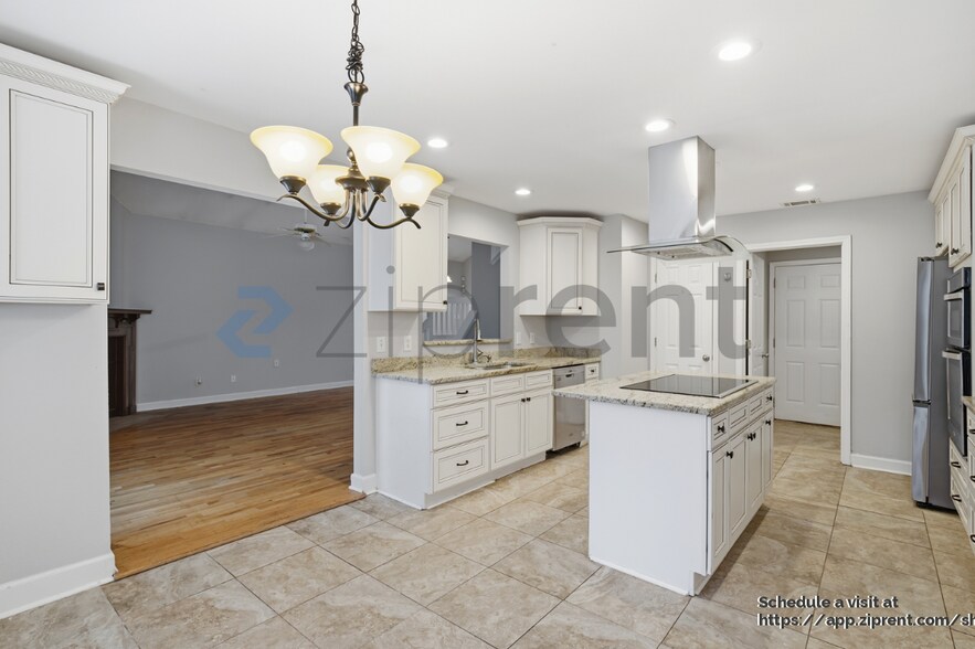 Building Photo - 2236 Raven Cir