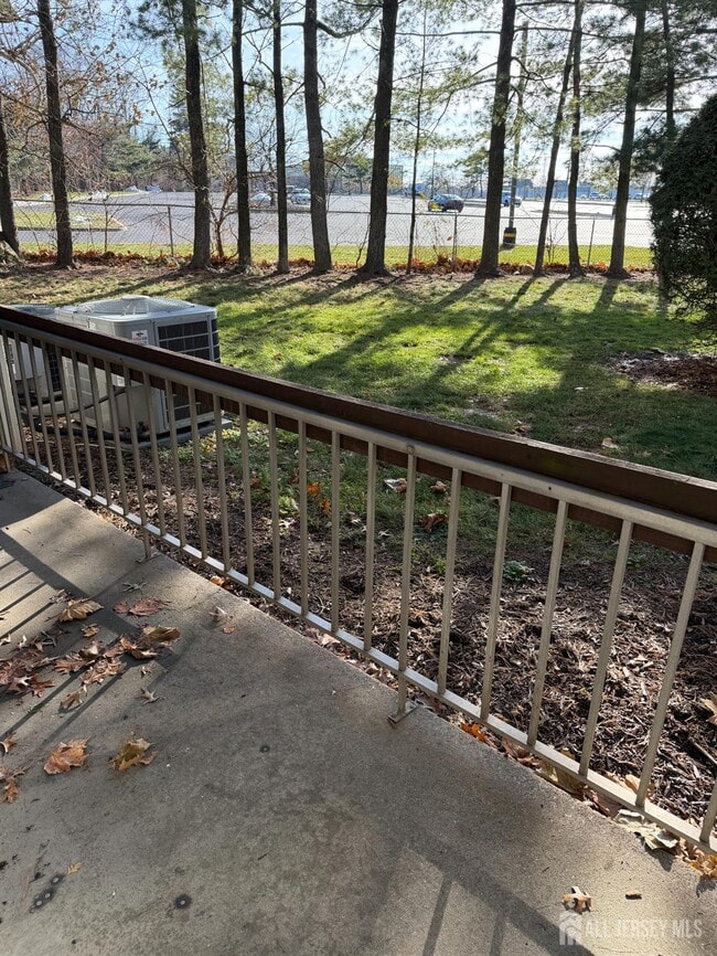 Building Photo - 1202 Woodbridge Commons Way