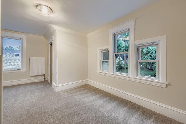 Building Photo - 2939 Russell Ave N