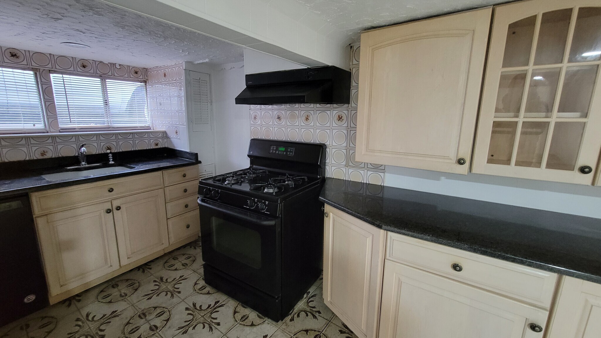 Building Photo - 768 Florence Pl