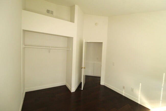Building Photo - Cape Weston Condo with Great Layout!