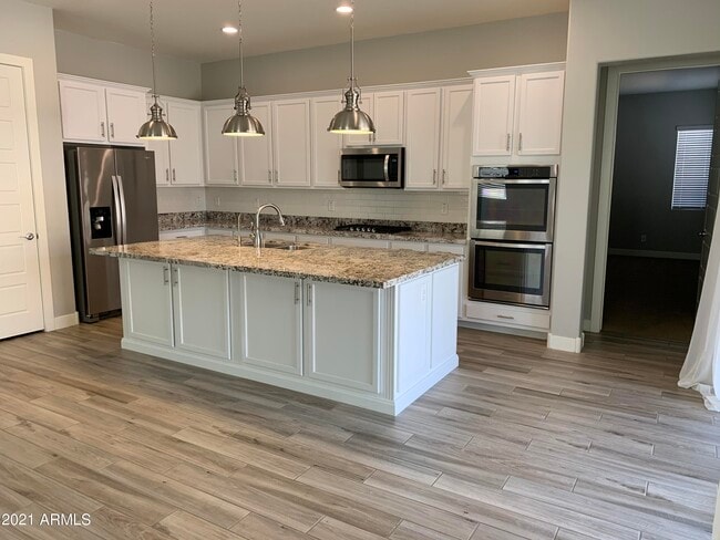 Building Photo - 22654 E Stonecrest Dr