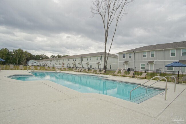 Building Photo - 1635 Iroquois Ct