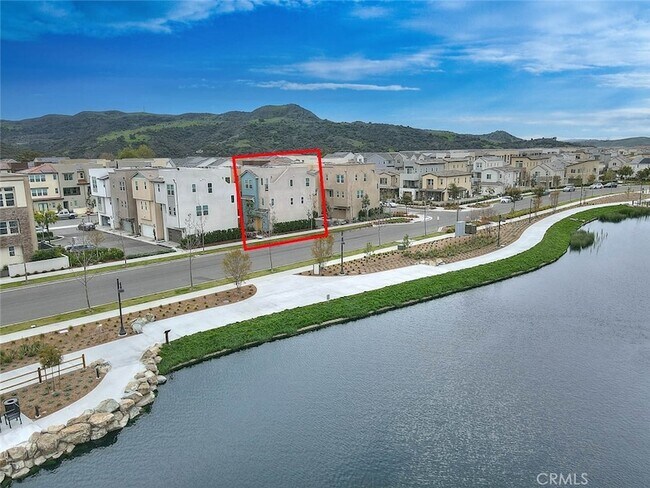 Building Photo - 6 Crown Point Dr