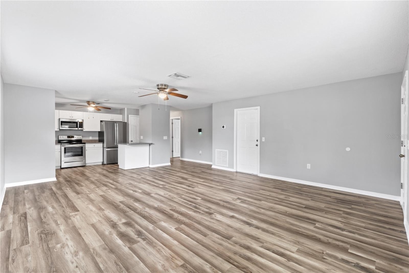 Building Photo - 1925 34th Ave E