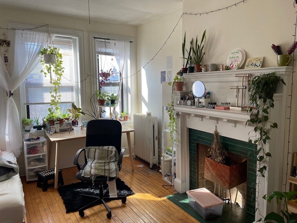 Building Photo - 100 Linden St