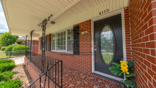 Building Photo - 4115 Lyn Dr