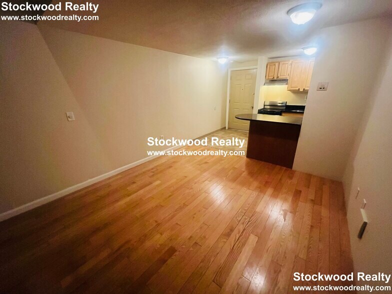 Building Photo - 382 Dorchester St