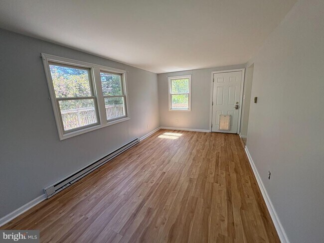 Building Photo - 2515 Woodleigh Rd