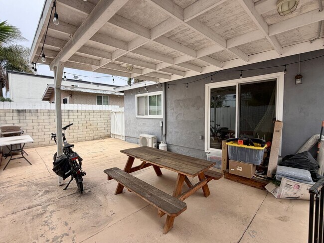Building Photo - Classic Carlsbad Beach Bungalow