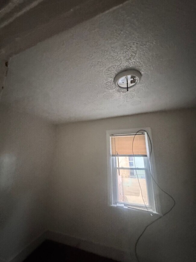 Building Photo - 3017 Nursery Ave