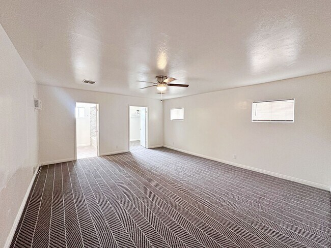 Building Photo - 812 Bracken Ave