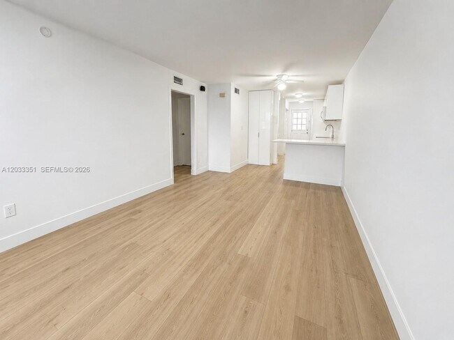 Building Photo - 301 Bonaventure Blvd