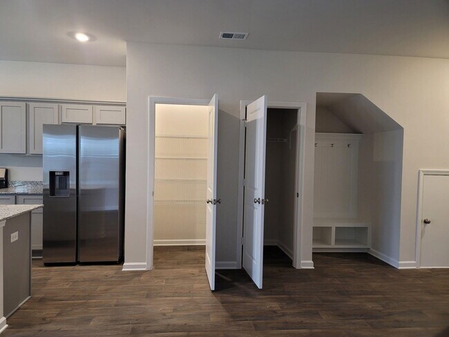 Building Photo - 2380 Bellflower St