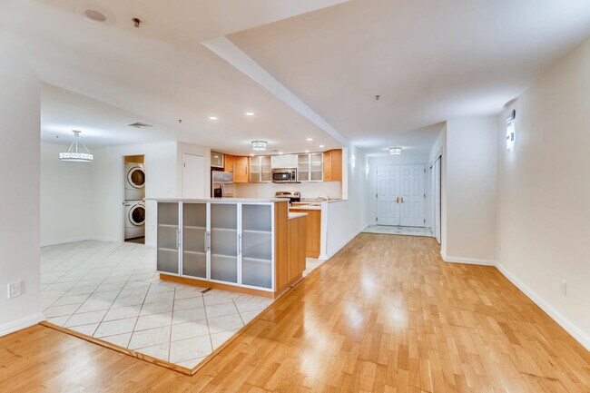 Building Photo - 250 President St