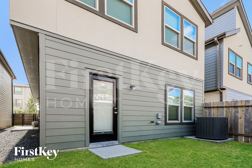 Building Photo - 18322 W Centro Cir