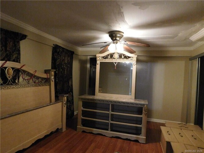 Building Photo - 407 Summit Dr
